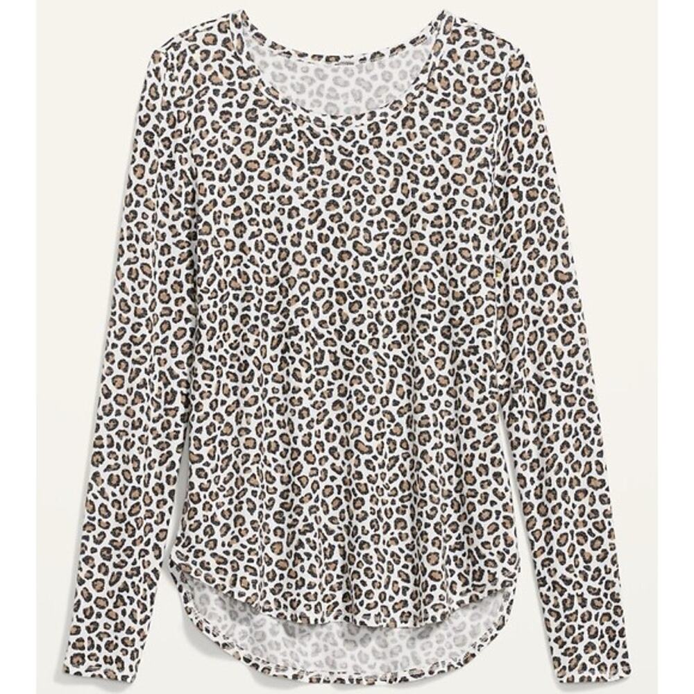 OLD NAVY • Leopard Print Patterned Plush-Knit Long-Sleeve Crew Tee